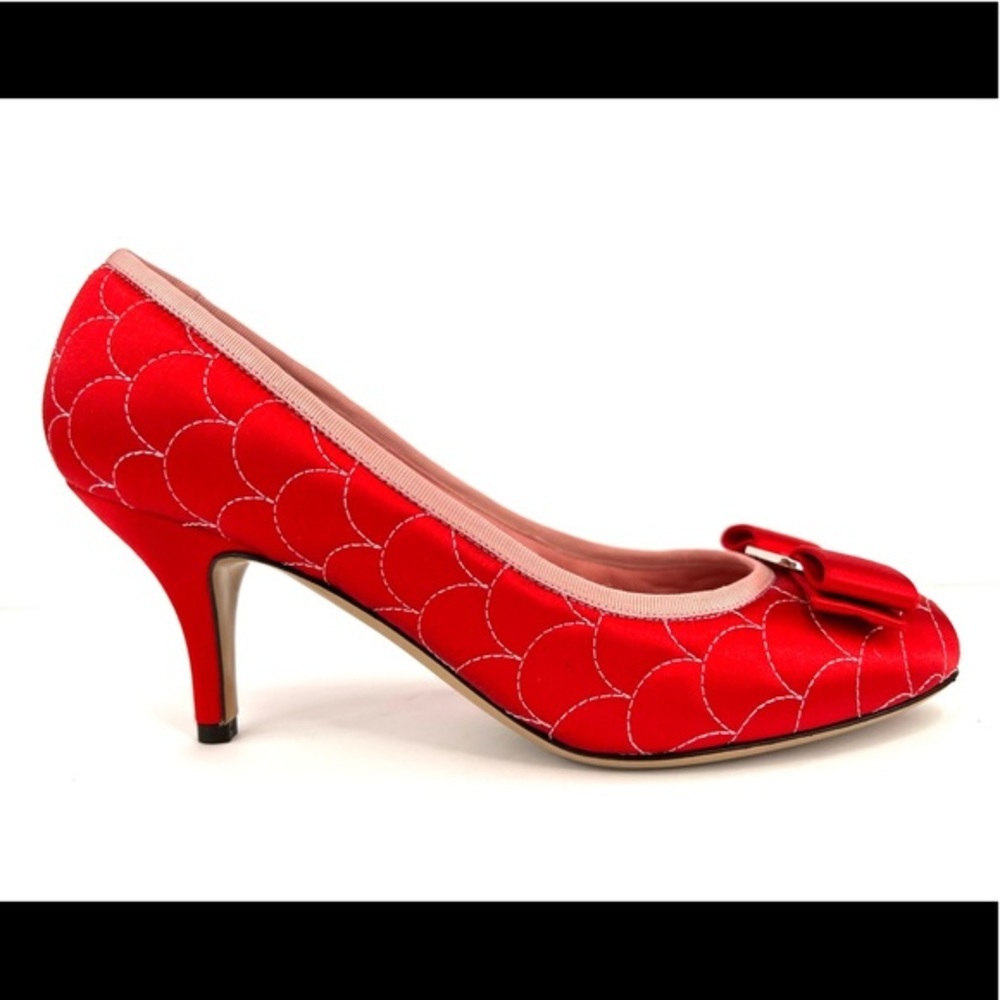 SALVATORE FERRAGAMO Carla Quilted Red Satin Fabric Bow Vara Heel Pumps Size 6